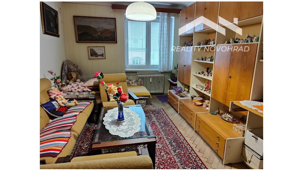 Priestranný 3-izbový tehlový byt v centre Lučenca – ideálne bývanie aj investícia