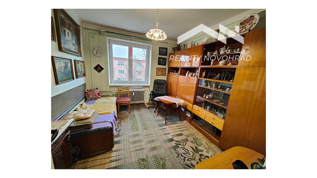 Priestranný 3-izbový tehlový byt v centre Lučenca – ideálne bývanie aj investícia