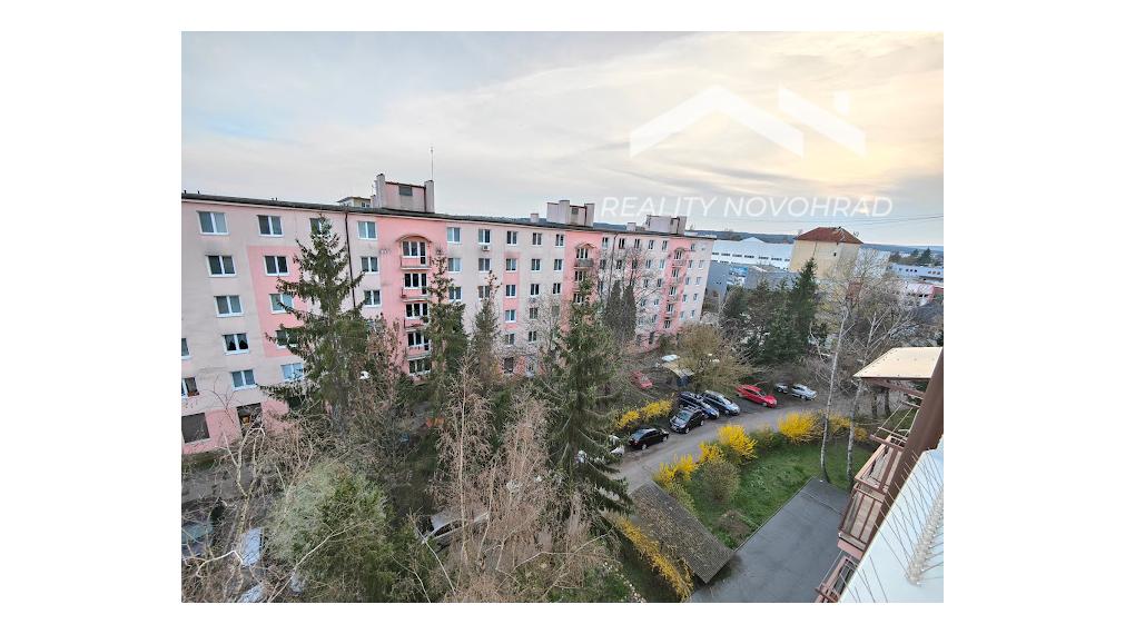 Priestranný 3-izbový tehlový byt v centre Lučenca – ideálne bývanie aj investícia