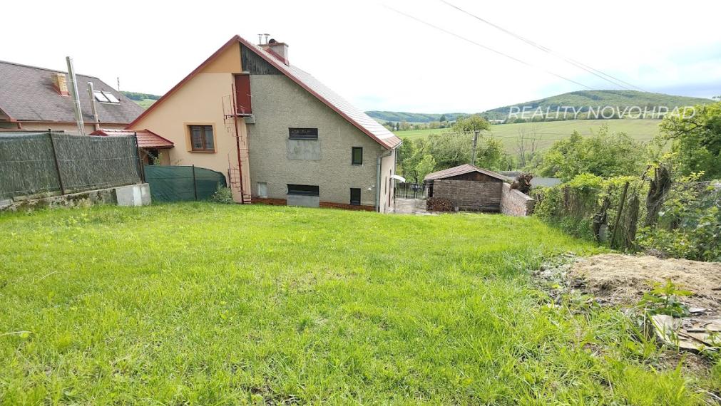 VÝNIMOČNÁ CENA ! Dvojpodlažný rodinný 1/2 dom v Cinobani za cenu bytu