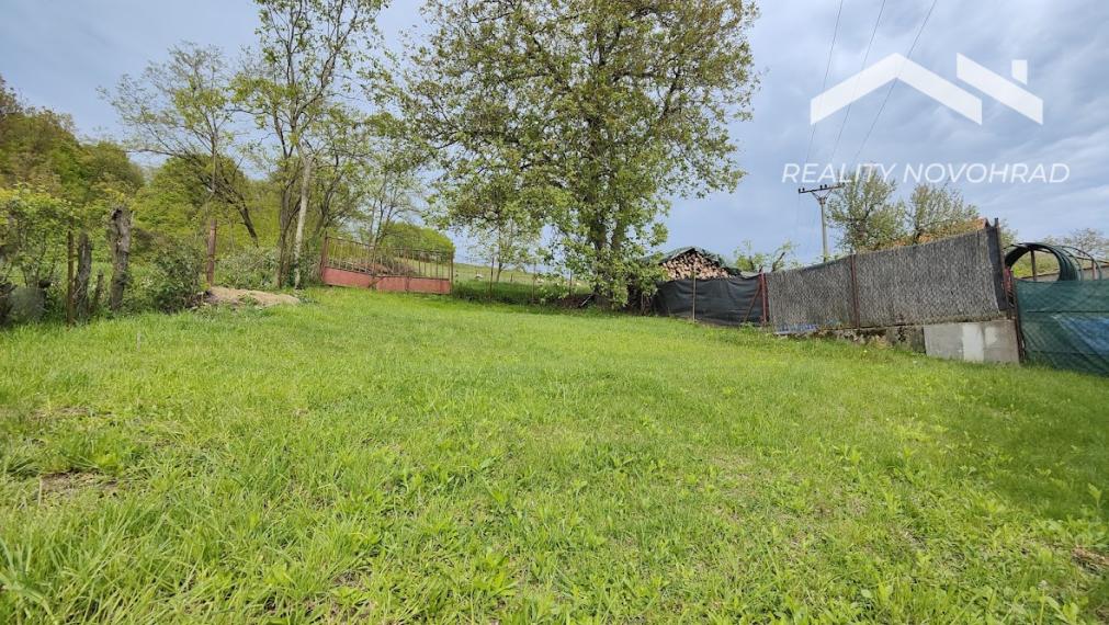 VÝNIMOČNÁ CENA ! Dvojpodlažný rodinný 1/2 dom v Cinobani za cenu bytu