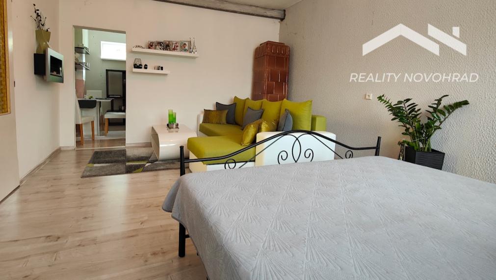 VÝNIMOČNÁ CENA ! Dvojpodlažný rodinný 1/2 dom v Cinobani za cenu bytu