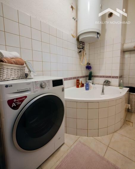 VÝNIMOČNÁ CENA ! Dvojpodlažný rodinný 1/2 dom v Cinobani za cenu bytu