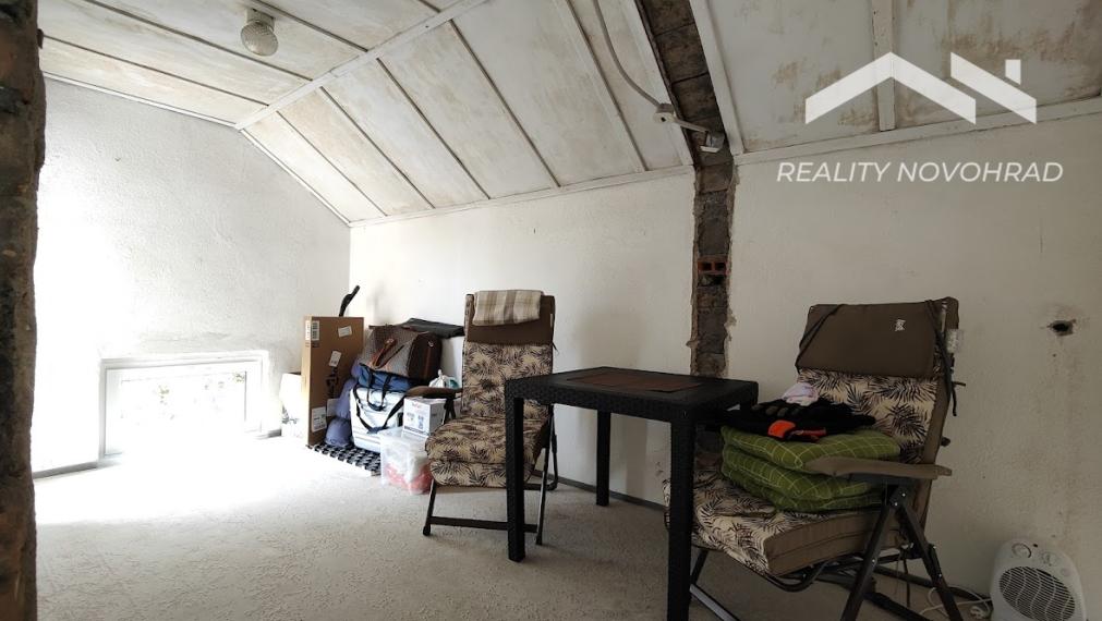 VÝNIMOČNÁ CENA ! Dvojpodlažný rodinný 1/2 dom v Cinobani za cenu bytu