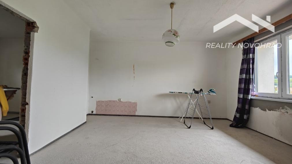 VÝNIMOČNÁ CENA ! Dvojpodlažný rodinný 1/2 dom v Cinobani za cenu bytu