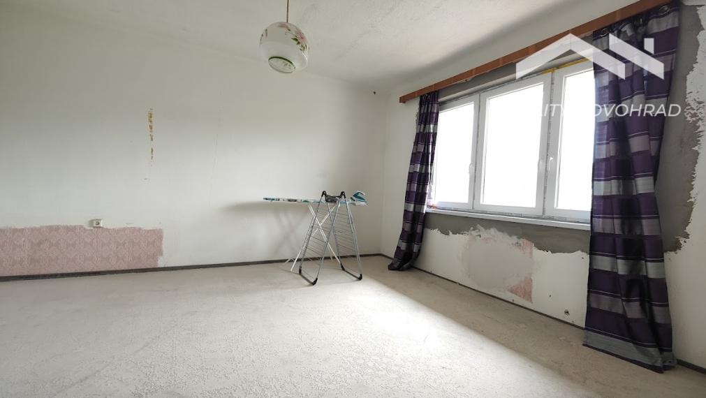 VÝNIMOČNÁ CENA ! Dvojpodlažný rodinný 1/2 dom v Cinobani za cenu bytu