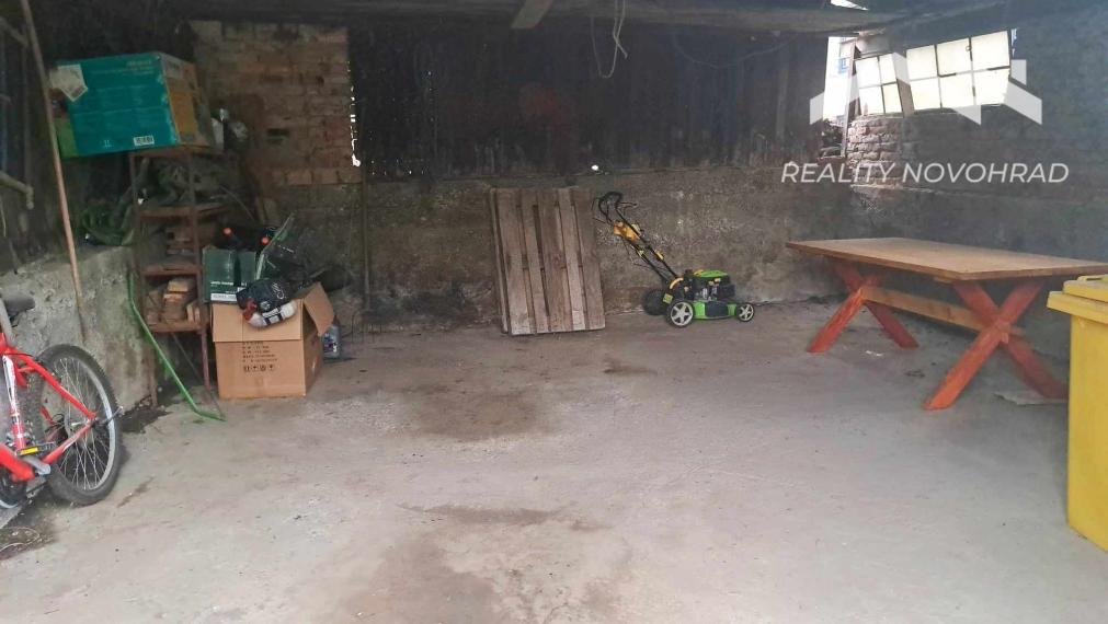 VÝNIMOČNÁ CENA ! Dvojpodlažný rodinný 1/2 dom v Cinobani za cenu bytu