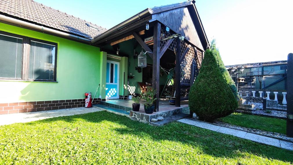 Rodinný dom s bazénom v pokojnej lokalite Lučenca