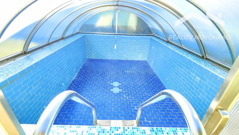 Rodinný dom s bazénom v pokojnej lokalite Lučenca