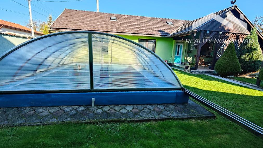 Rodinný dom s bazénom v pokojnej lokalite Lučenca