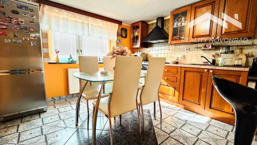 Rodinný dom s bazénom v pokojnej lokalite Lučenca