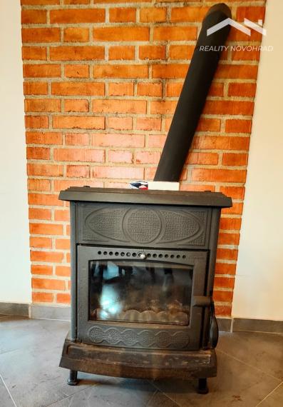 Záhradka so závlahou a murovanou chatkou na Vinici