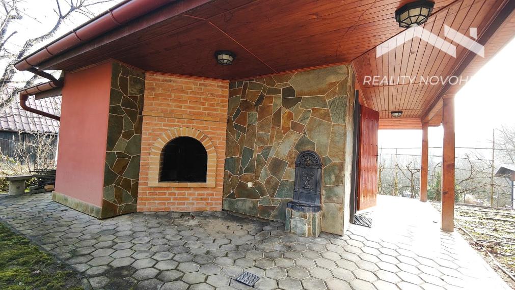 Záhradka so závlahou a murovanou chatkou na Vinici