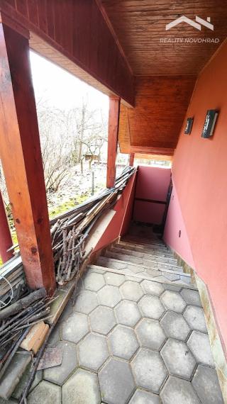 Záhradka so závlahou a murovanou chatkou na Vinici