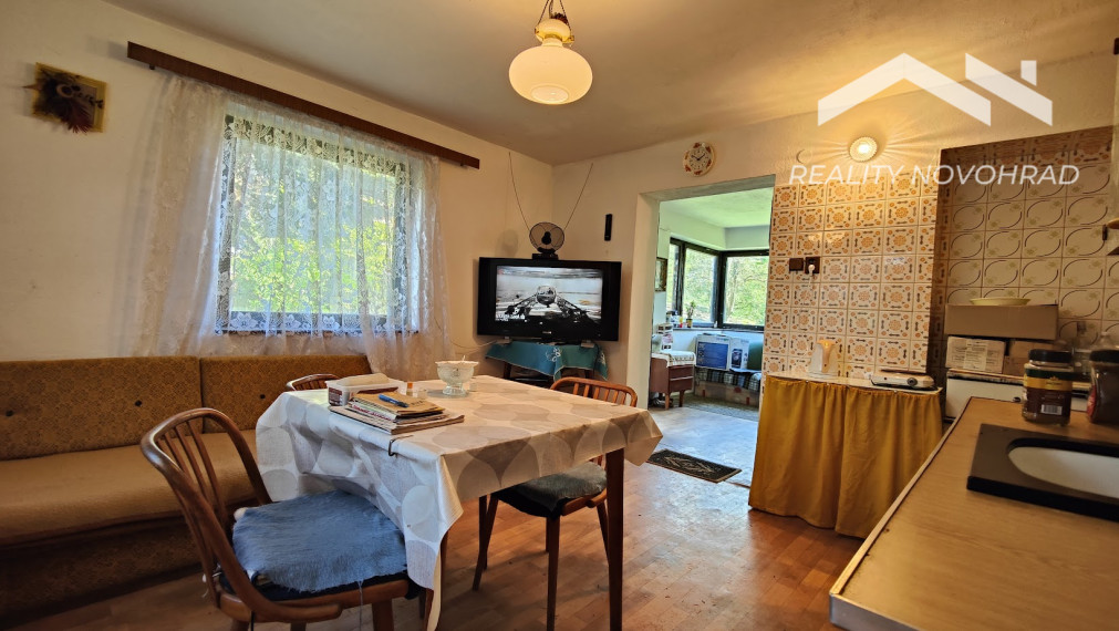 Vinica: Rozprávková záhrada s rekreačnou chatou a potenciálom celoročného bývania.