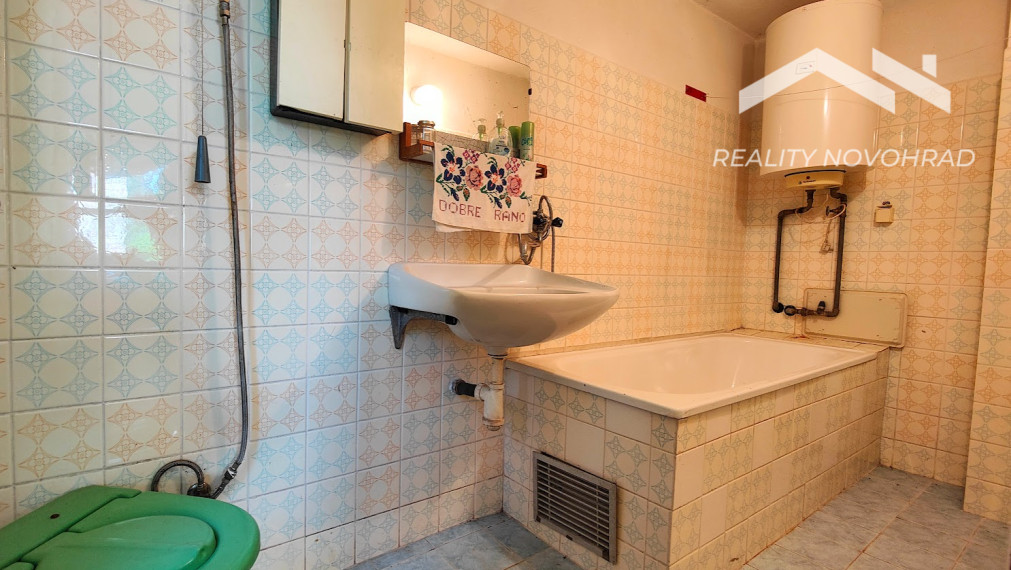 Vinica: Rozprávková záhrada s rekreačnou chatou a potenciálom celoročného bývania.