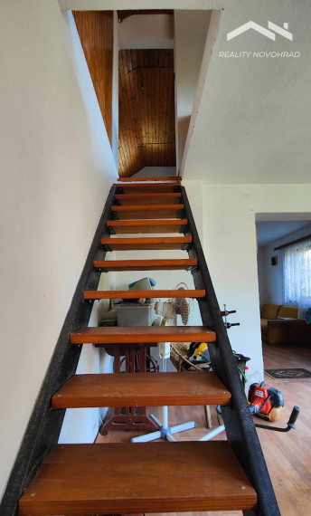 Vinica: Rozprávková záhrada s rekreačnou chatou a potenciálom celoročného bývania.