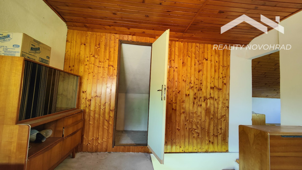 Vinica: Rozprávková záhrada s rekreačnou chatou a potenciálom celoročného bývania.