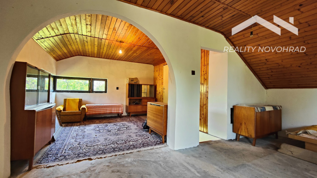 Vinica: Rozprávková záhrada s rekreačnou chatou a potenciálom celoročného bývania.