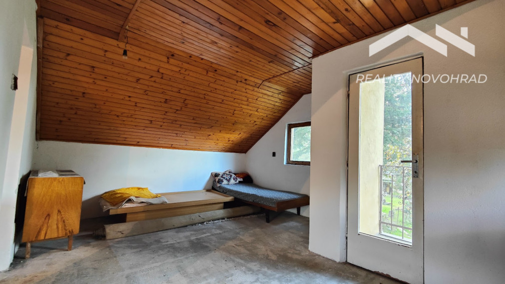 Vinica: Rozprávková záhrada s rekreačnou chatou a potenciálom celoročného bývania.