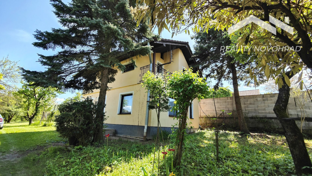 Vinica: Rozprávková záhrada s rekreačnou chatou a potenciálom celoročného bývania.