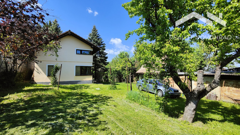 Vinica: Rozprávková záhrada s rekreačnou chatou a potenciálom celoročného bývania.