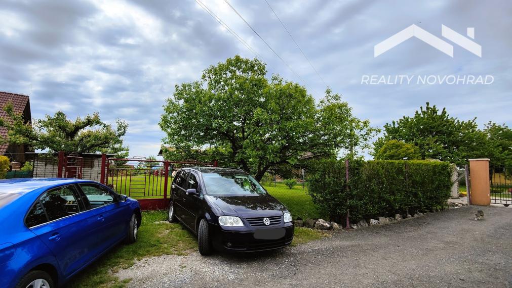 Súkromný raj na Vinici: Rozľahlá slnečná záhrada s chatkou a rodinným sadom – váš pokojný únik!