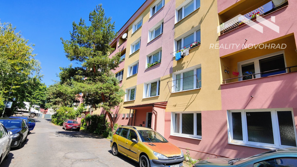 Exkluzívne len u nás! Priestranný 3-izbový byt s loggiou v srdci Lučenca