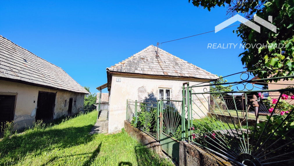 Exkluzívne u Nás: Váš Vidiecky Raj v Malebnej Budinej – Gánkový Dom s Obrovským Potenciálom