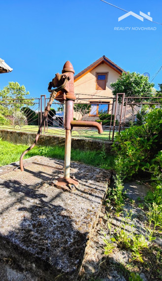 Exkluzívne u Nás: Váš Vidiecky Raj v Malebnej Budinej – Gánkový Dom s Obrovským Potenciálom