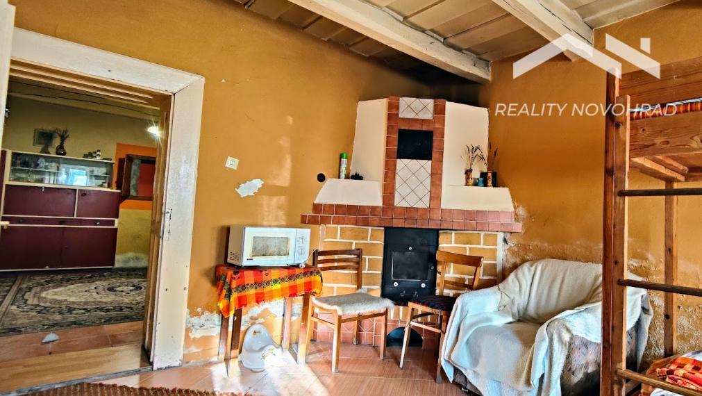 Exkluzívne u Nás: Váš Vidiecky Raj v Malebnej Budinej – Gánkový Dom s Obrovským Potenciálom