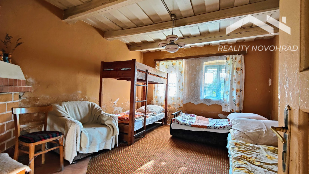 Exkluzívne u Nás: Váš Vidiecky Raj v Malebnej Budinej – Gánkový Dom s Obrovským Potenciálom