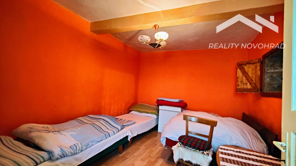 Exkluzívne u Nás: Váš Vidiecky Raj v Malebnej Budinej – Gánkový Dom s Obrovským Potenciálom