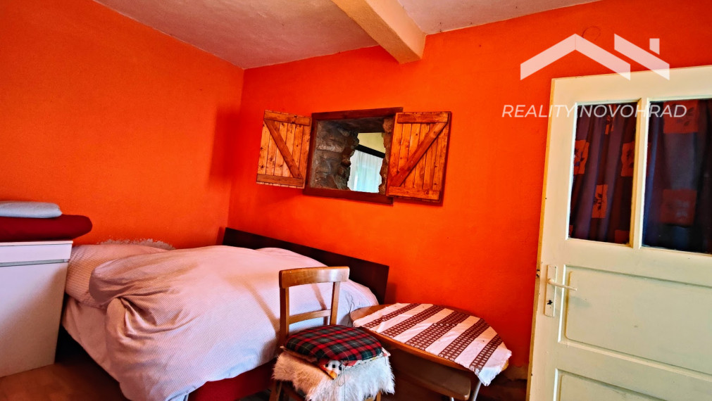 Exkluzívne u Nás: Váš Vidiecky Raj v Malebnej Budinej – Gánkový Dom s Obrovským Potenciálom