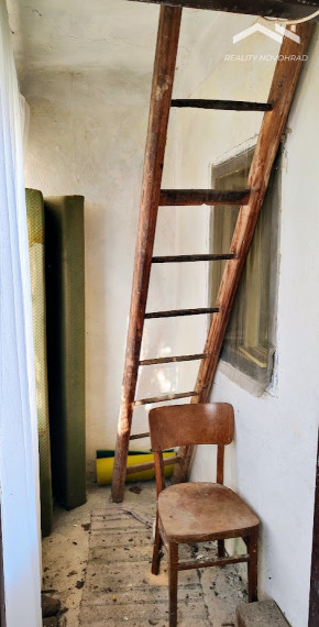 Exkluzívne u Nás: Váš Vidiecky Raj v Malebnej Budinej – Gánkový Dom s Obrovským Potenciálom