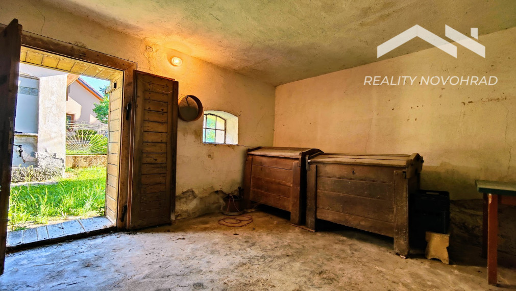 Exkluzívne u Nás: Váš Vidiecky Raj v Malebnej Budinej – Gánkový Dom s Obrovským Potenciálom