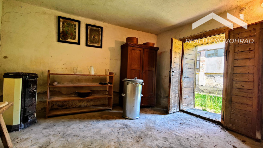 Exkluzívne u Nás: Váš Vidiecky Raj v Malebnej Budinej – Gánkový Dom s Obrovským Potenciálom