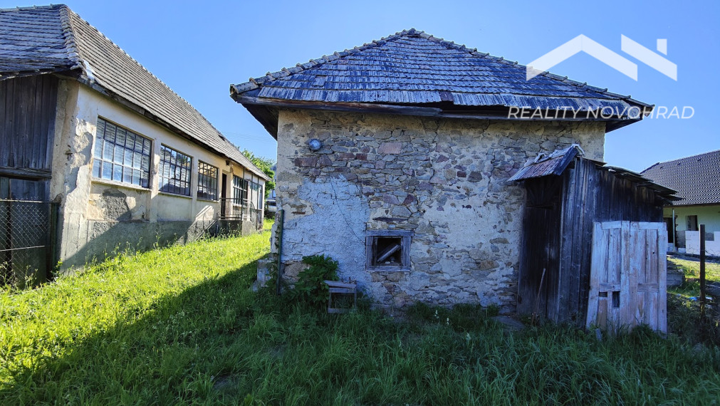 Exkluzívne u Nás: Váš Vidiecky Raj v Malebnej Budinej – Gánkový Dom s Obrovským Potenciálom