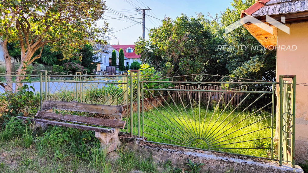 Exkluzívne u Nás: Váš Vidiecky Raj v Malebnej Budinej – Gánkový Dom s Obrovským Potenciálom