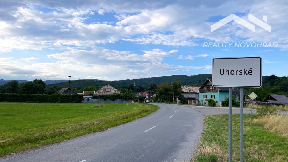 Charizmatický Dom s Príbehom, Históriou a nádherným Pozemkom v Uhorskom
