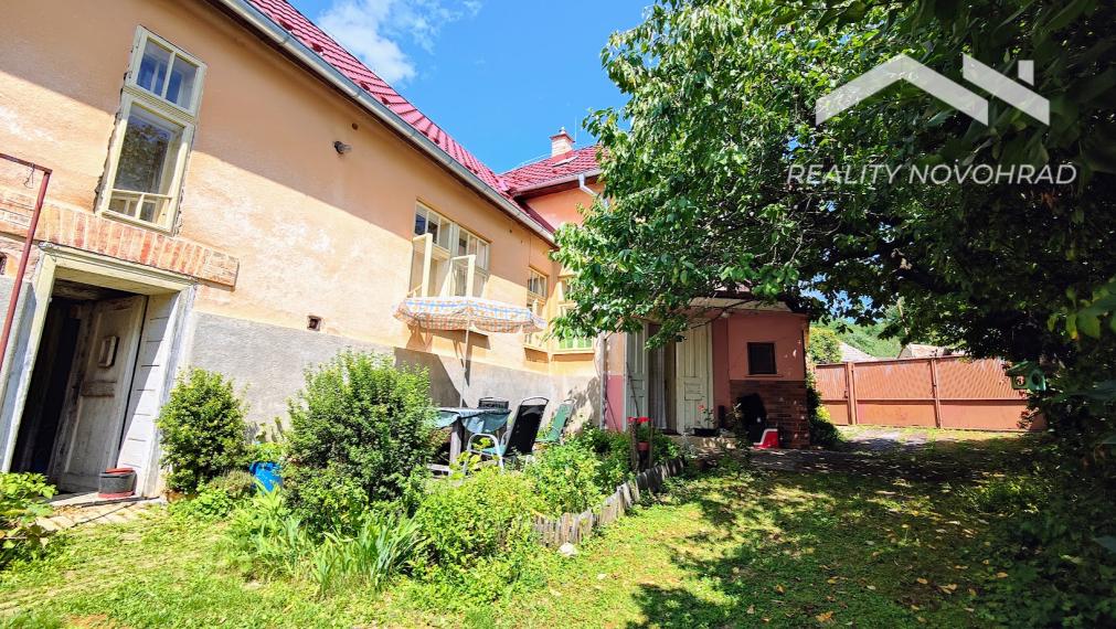 Charizmatický Dom s Príbehom, Históriou a nádherným Pozemkom v Uhorskom