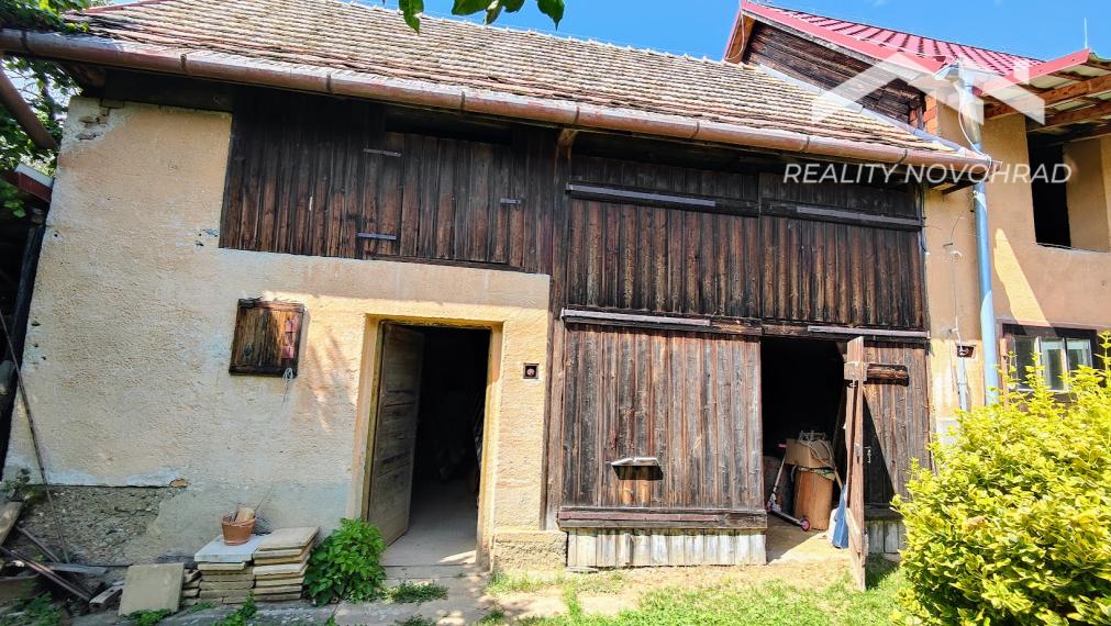 Charizmatický Dom s Príbehom, Históriou a nádherným Pozemkom v Uhorskom