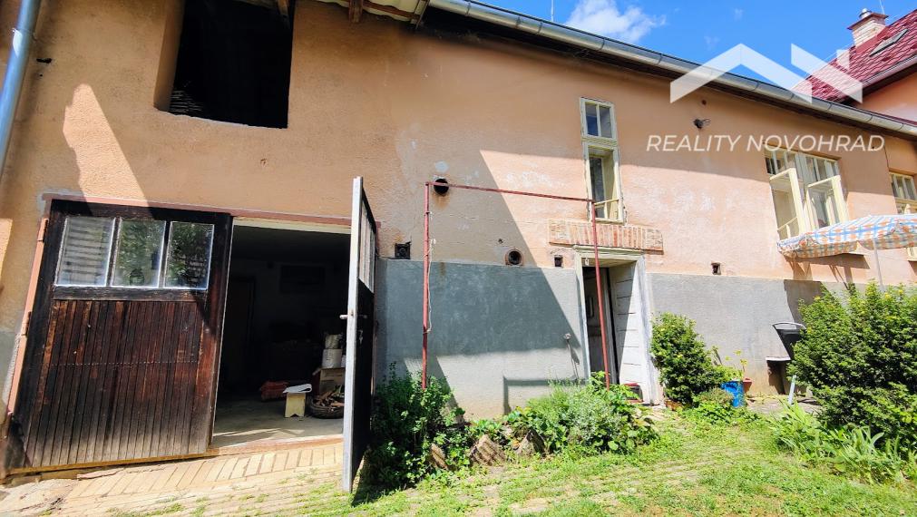 Charizmatický Dom s Príbehom, Históriou a nádherným Pozemkom v Uhorskom