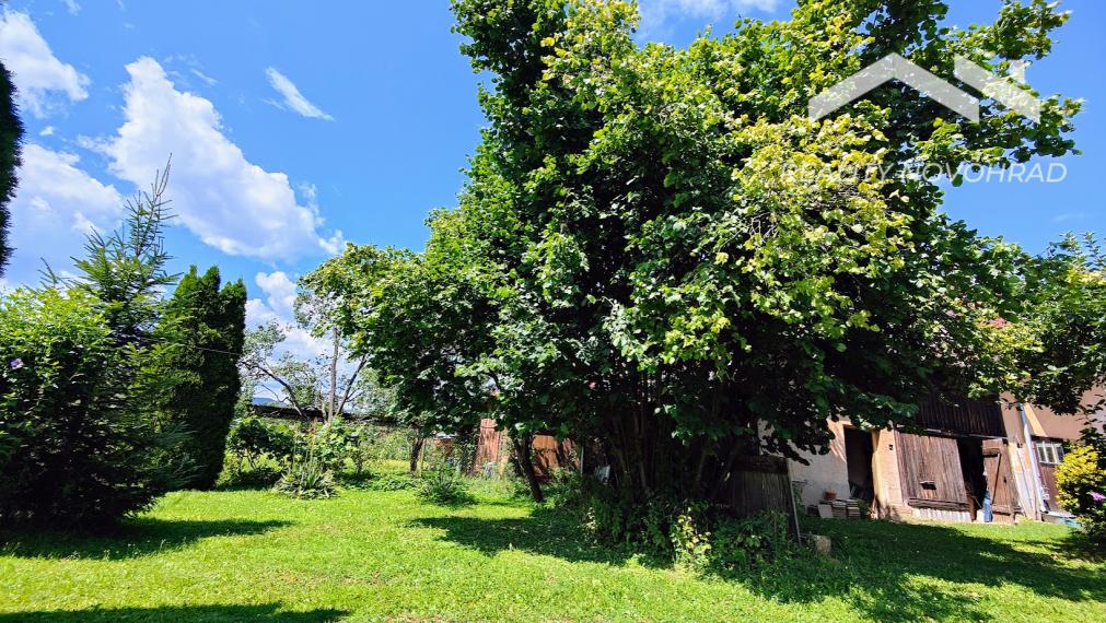 Charizmatický Dom s Príbehom, Históriou a nádherným Pozemkom v Uhorskom