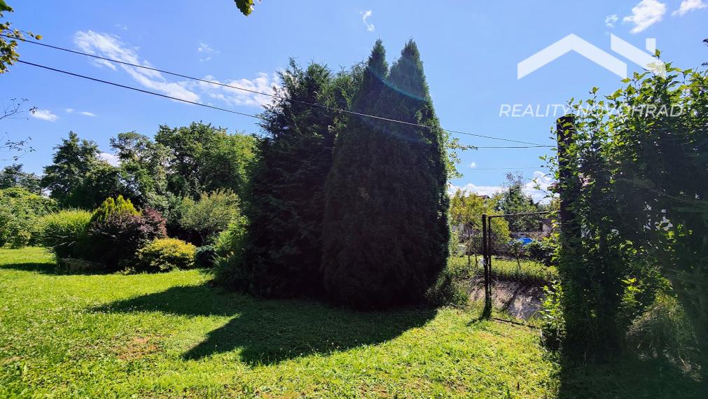 Charizmatický Dom s Príbehom, Históriou a nádherným Pozemkom v Uhorskom