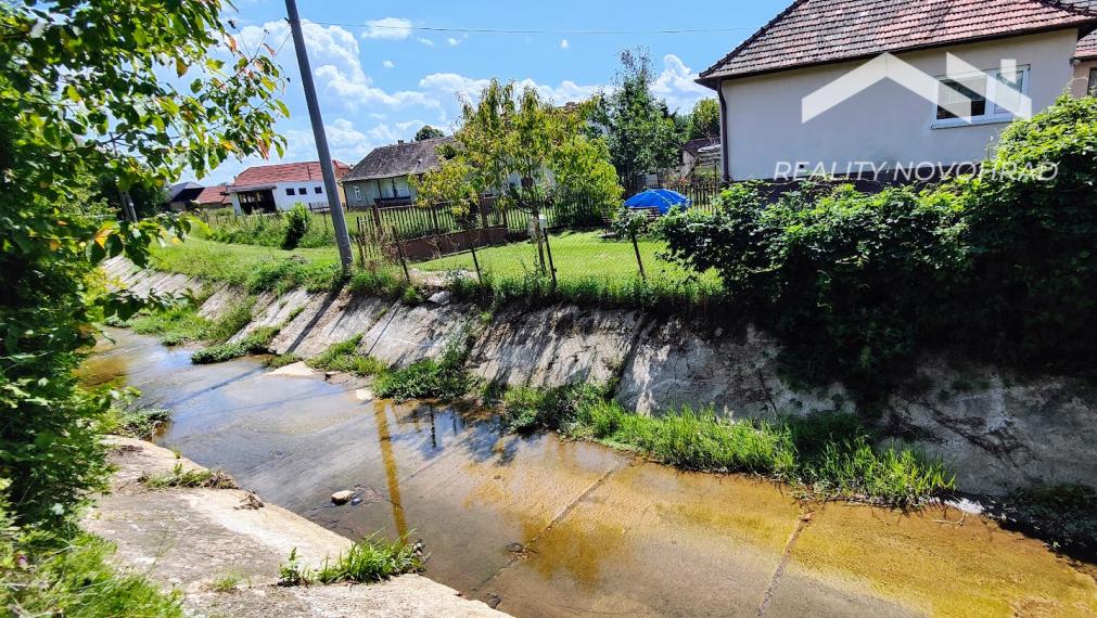 Charizmatický Dom s Príbehom, Históriou a nádherným Pozemkom v Uhorskom