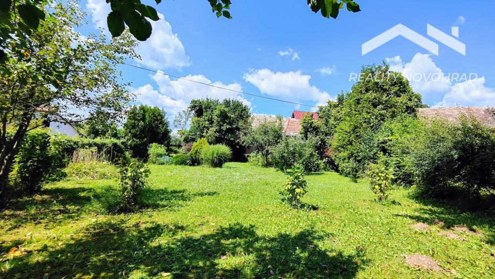 Charizmatický Dom s Príbehom, Históriou a nádherným Pozemkom v Uhorskom