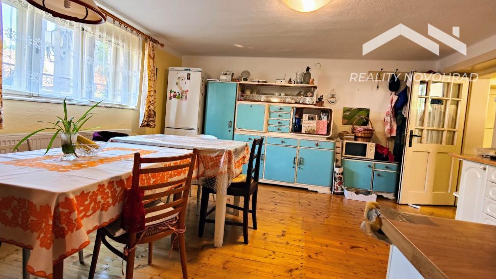 Charizmatický Dom s Príbehom, Históriou a nádherným Pozemkom v Uhorskom