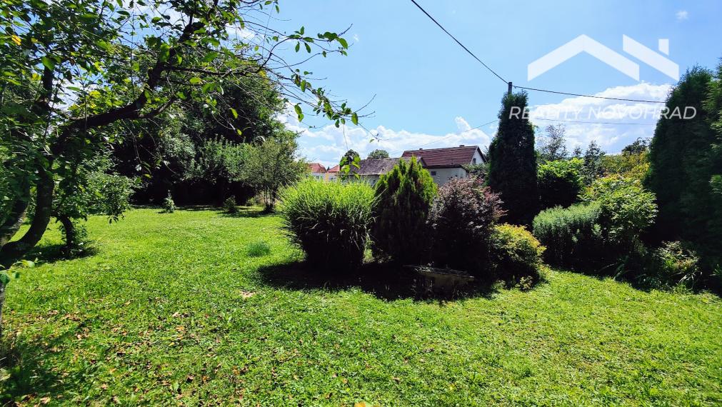 Charizmatický Dom s Príbehom, Históriou a nádherným Pozemkom v Uhorskom