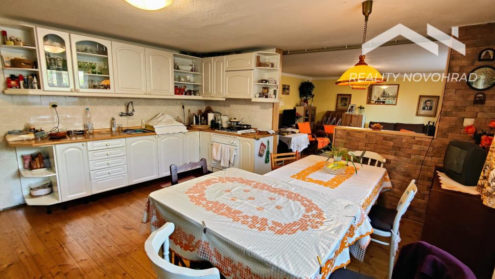 Charizmatický Dom s Príbehom, Históriou a nádherným Pozemkom v Uhorskom